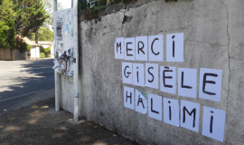 Hommage d'une féministe anonyme à Gisèle Halimi, placardée après sa mort en juillet 2020 © Mylenos