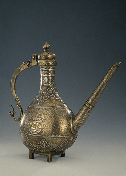 Aiguière au nom du sultan mamelouk Hassan, Égypte, 14e siècle