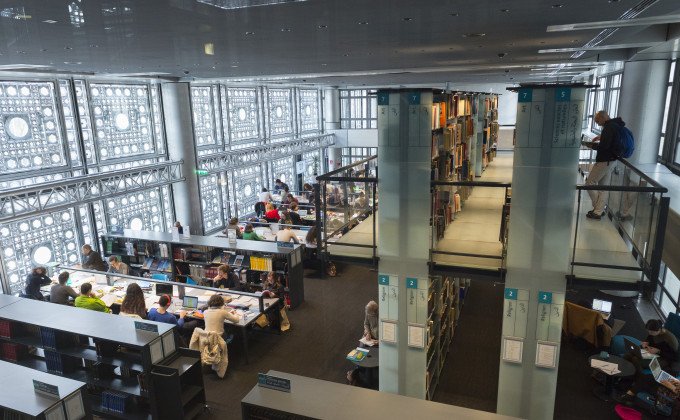 La bibliothèque de l'Institut du monde arabe