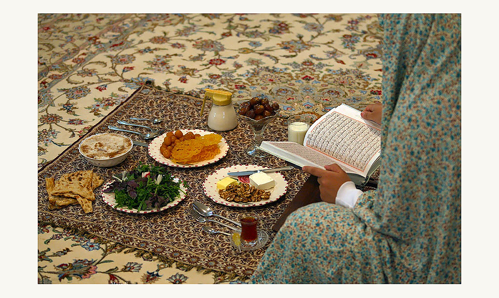 Repas d'iftar en Iran © S. Shahab-o-din Vajedi / Wikipédia