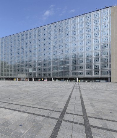 Le parvis de l'IMA