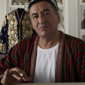 Le maître brodeur ouzbek Nodir Rasylov, Bukhara. DR
