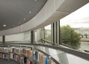 La Tour des livres de la bibliothèque de l'IMA, côté Seine