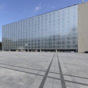 Le parvis de l'IMA